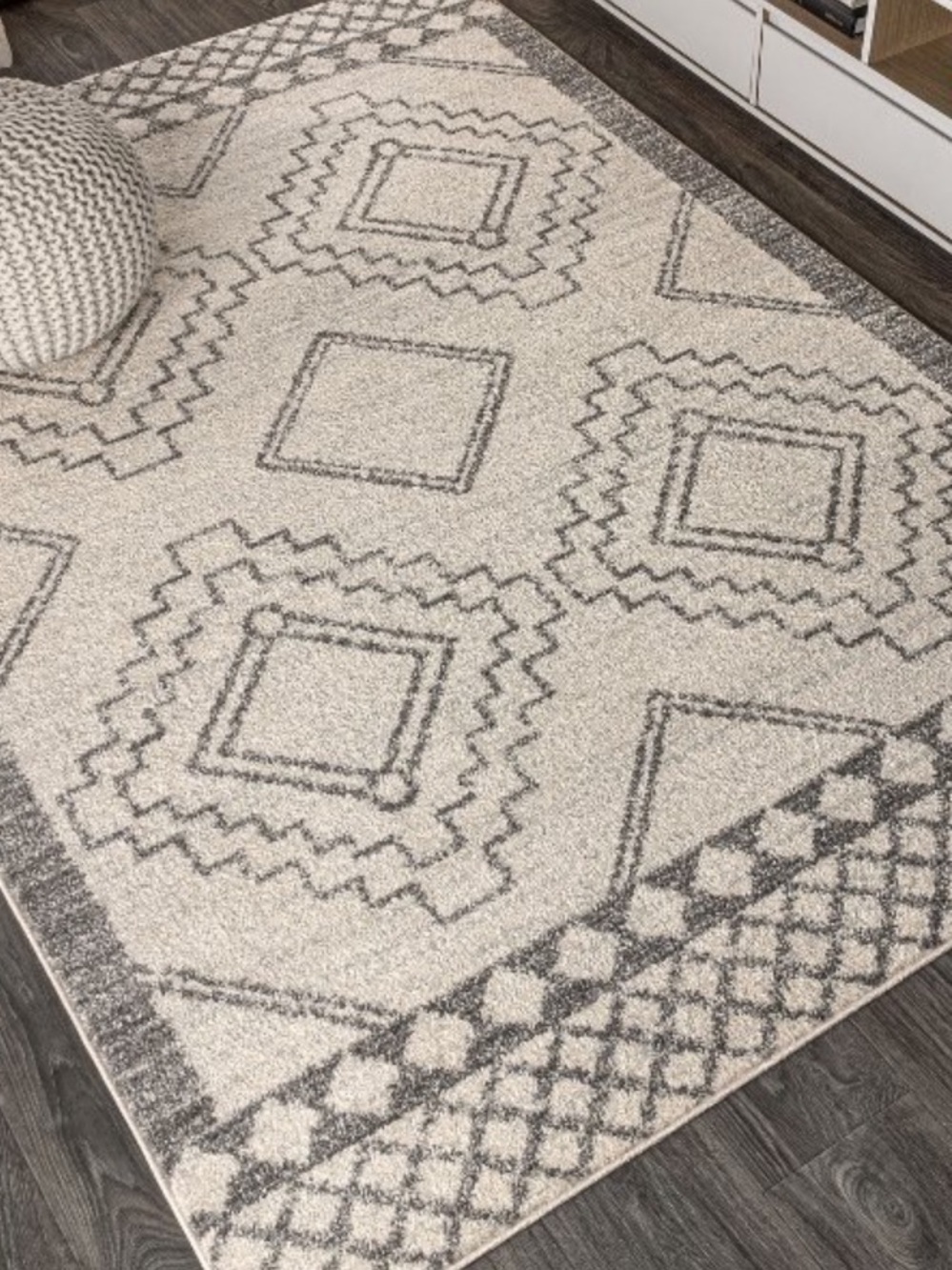 JONATHAN Y NWT Amir
Moroccan Beni Souk
Cream/Gray 4 ft. × 6 ft.
Area Rug